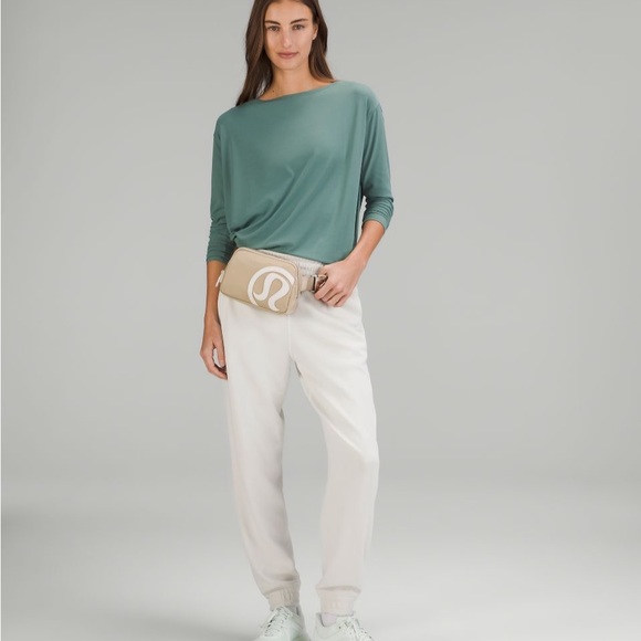 *LAST ONE*    LULULEMON  1 LITER TRENCH & WHITE LOGO BELT BAG W/ METAL BUCKLE - Picture 5 of 16